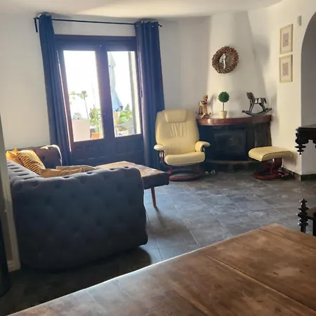 Laura Flores Apartment